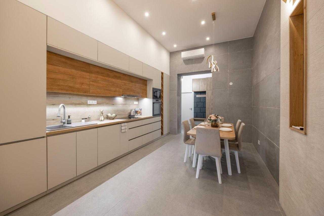 Luxurious & Spacious Central Residence With Balcony Budapest Eksteriør bilde