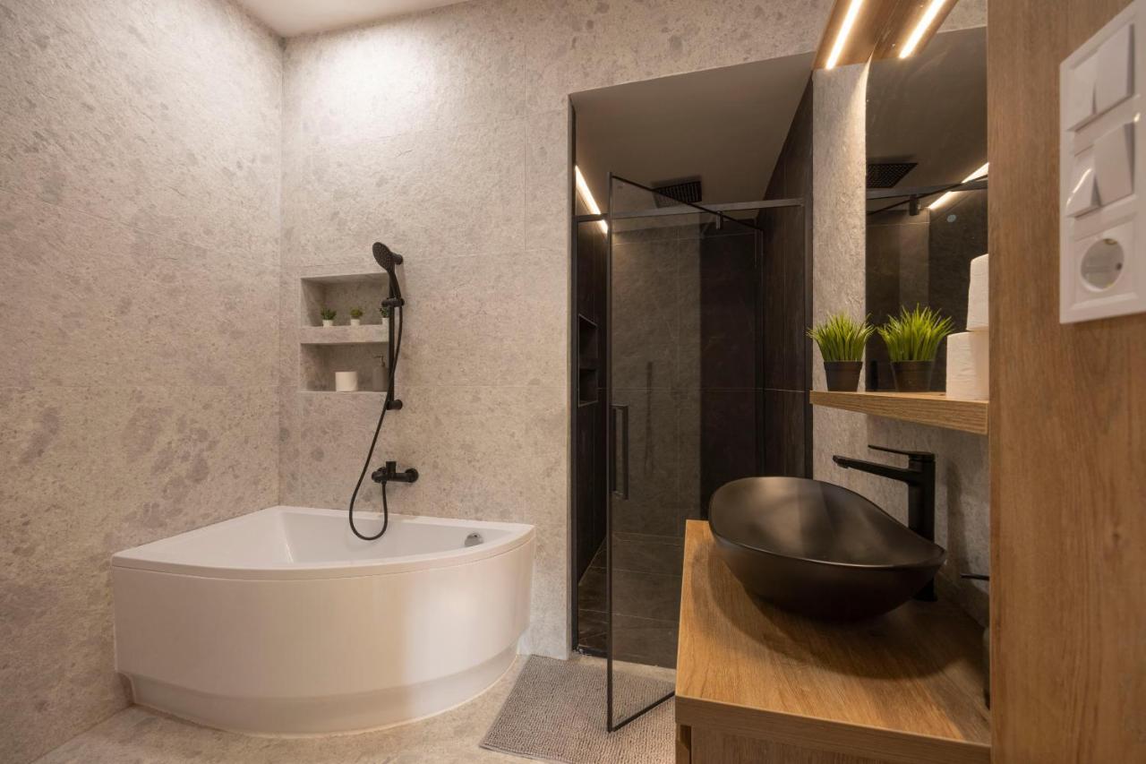 Luxurious & Spacious Central Residence With Balcony Budapest Eksteriør bilde