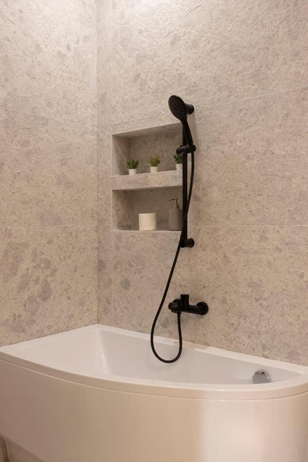 Luxurious & Spacious Central Residence With Balcony Budapest Eksteriør bilde